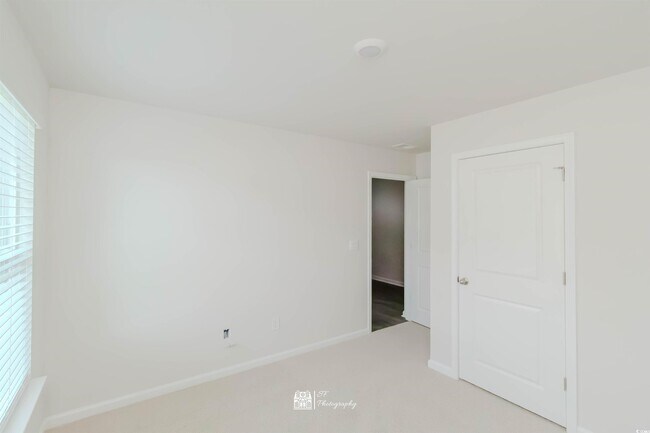 Building Photo - 302 Jeff Waters Cir