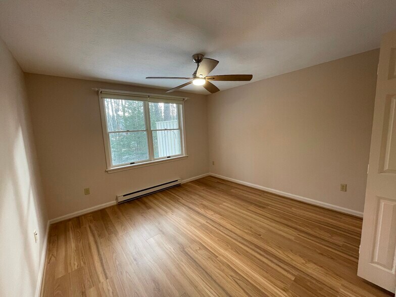 Building Photo - 2 Chickadee Ln