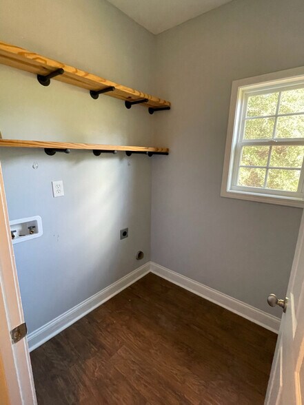 Building Photo - 570 Brewer Dr