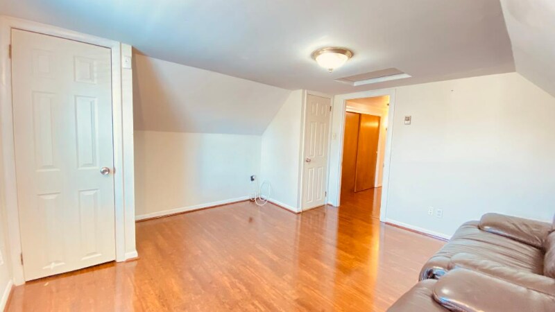 Building Photo - 304 Elsmere St