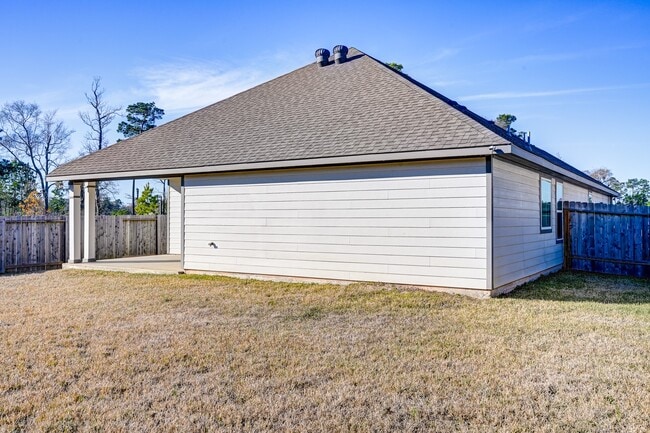 Building Photo - 204 Shoreview Dr