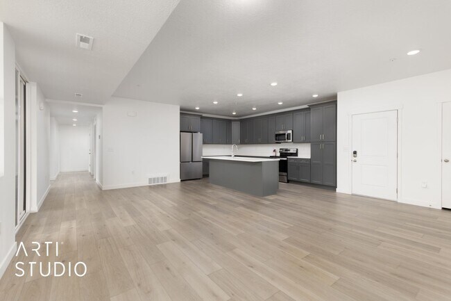 Building Photo - Modern Comfort in Midvale – 3 Bed, 2 Bath ...