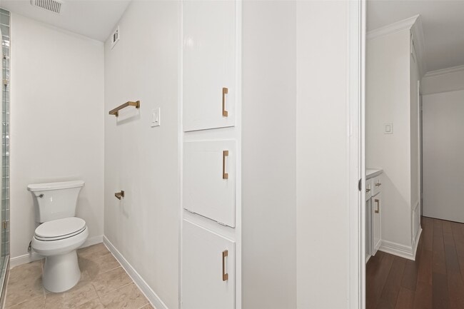 Building Photo - 13244 Trail Hollow Dr