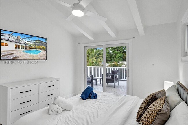 Building Photo - 2120 SW 28th Way