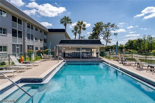 Building Photo - 5515 Rattlesnake Hammock Rd