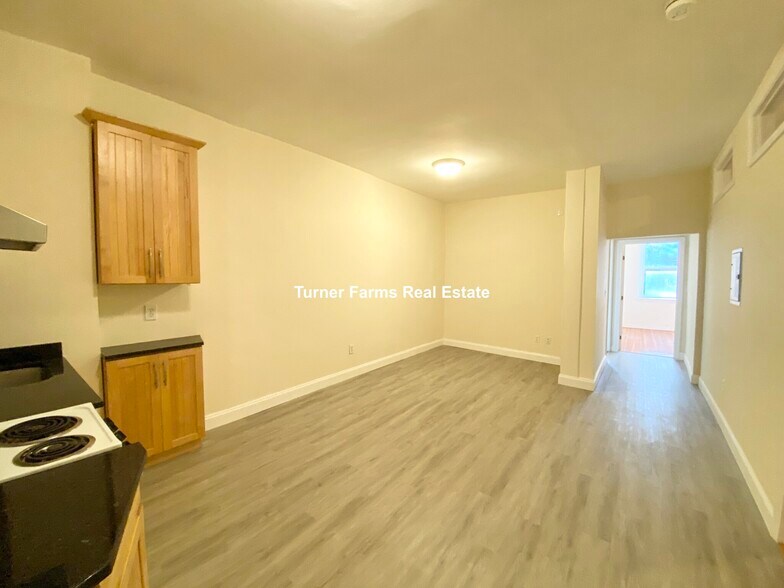 Building Photo - 19 Aberdeen St