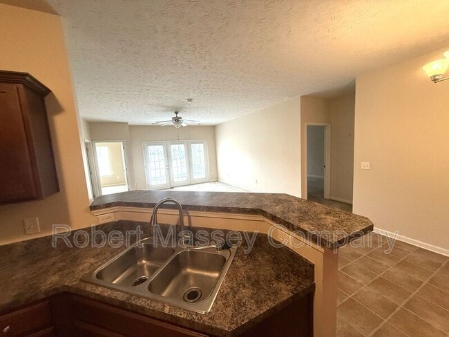 Building Photo - 9400 Clubview Dr