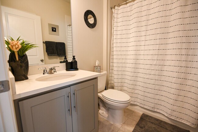 Building Photo - Odenton Townhouse