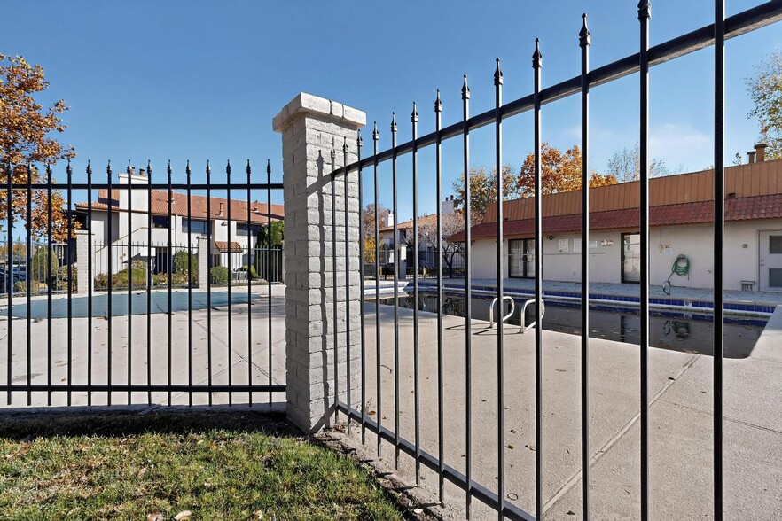 Building Photo - 6093 McKinney Dr NE