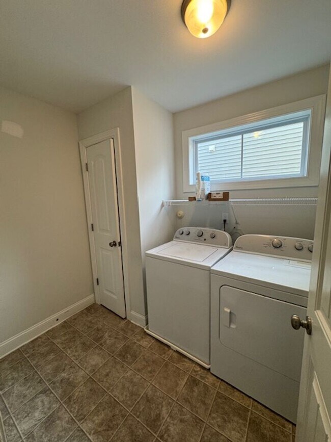 Building Photo - The Creek Of Willowwick