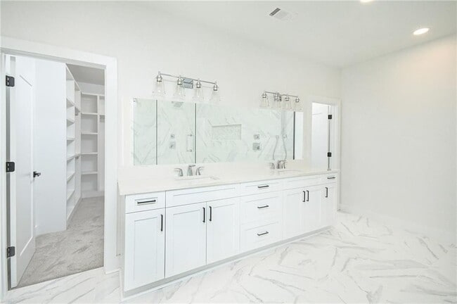 Building Photo - 3604 Pineview Cir NW