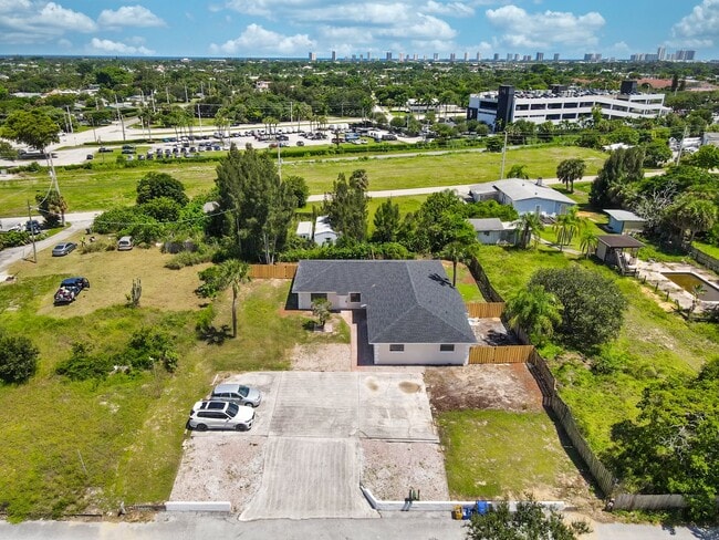 Building Photo - 9370 Hi Dr
