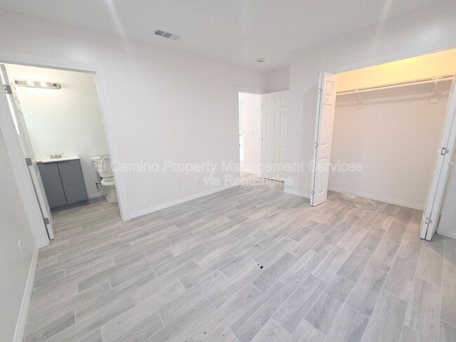 Building Photo - 4064 E 60th St