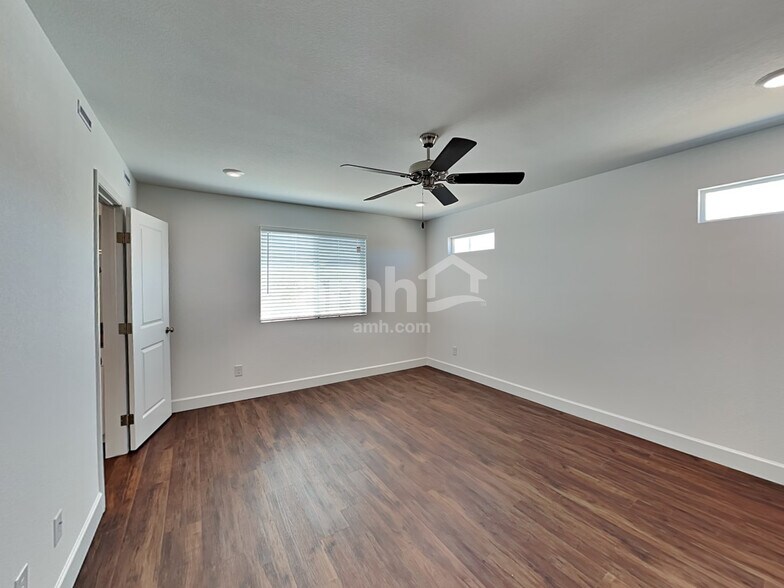 Building Photo - 8847 Tiger Tooth Ave