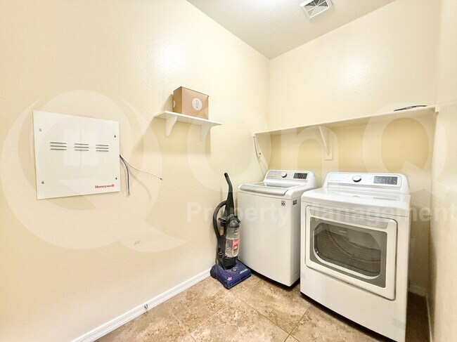 Building Photo - 2474 E Dulcinea Trail