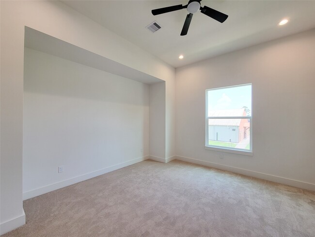 Building Photo - 1542 W Tidwell Rd