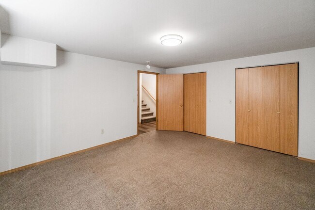 Building Photo - 1501 N Regal St