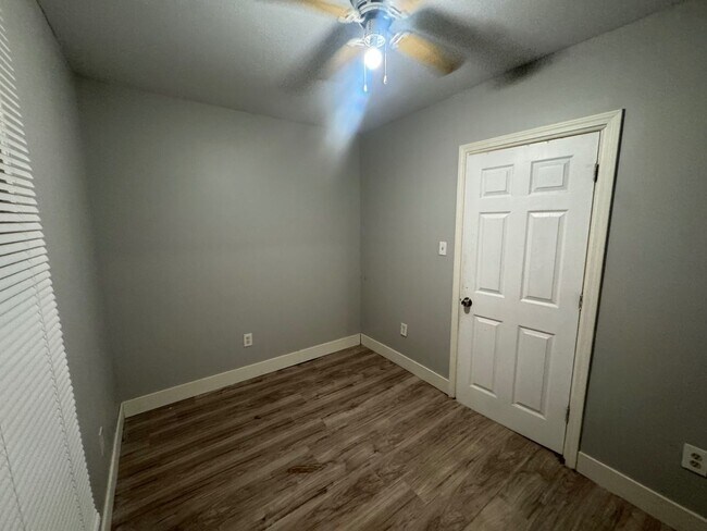 Building Photo - 7602 Wentworth Ave