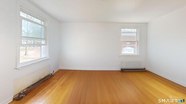 Building Photo - 638 Prospect St