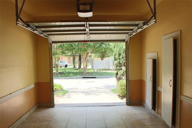 Building Photo - 21030 Sun Creek Dr