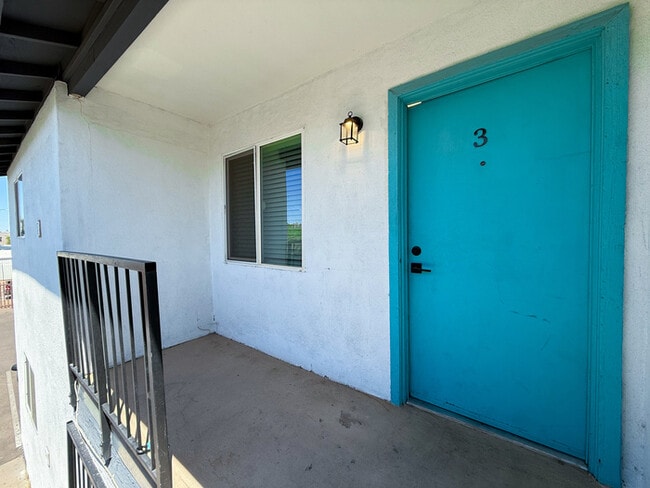 Building Photo - 719 N 12th Ave