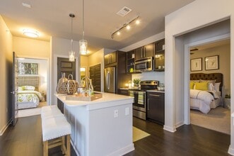 Building Photo - Limited-Time: $500 Gift Card on 2-Bed in K...