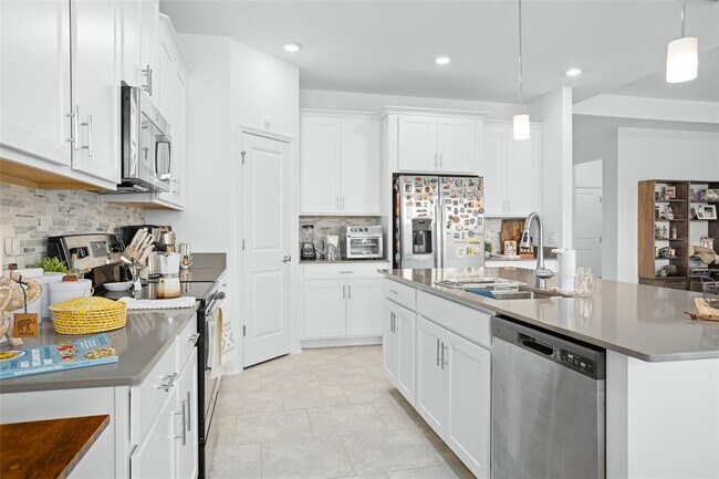 Building Photo - 6115 Claystone Wy