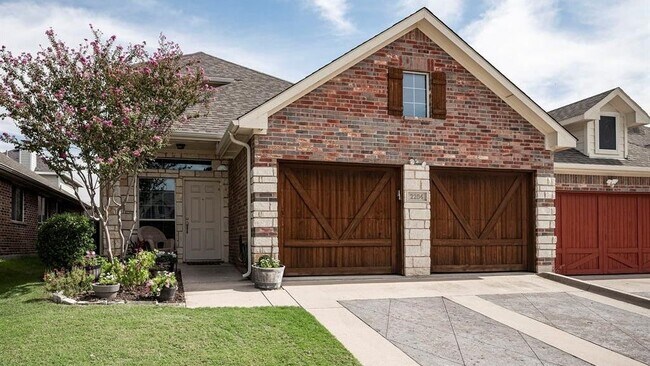 Building Photo - 2401 Brooke Ct
