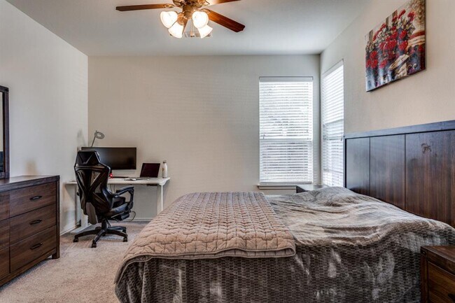 Building Photo - 10300 Laredo Dr