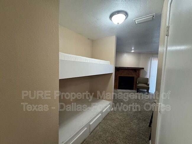 Building Photo - 6321 Kelly Dr