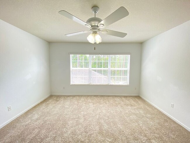 Building Photo - 12856 Salomon Cove Dr