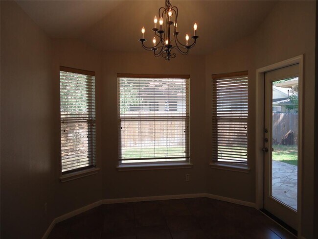 Building Photo - 1404 Peachtree Valley Dr