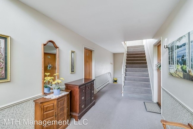 Building Photo - 1 br, 1 bath Apartment - 921 Coolidge Road