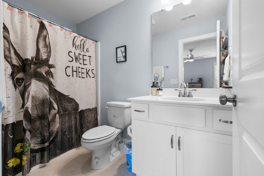 Building Photo - 74 W Weatherbee Wy