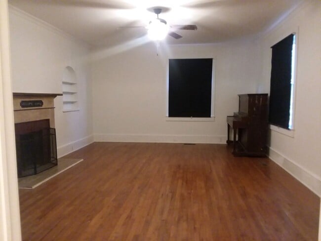 Primary Photo - 312 Park View Cir