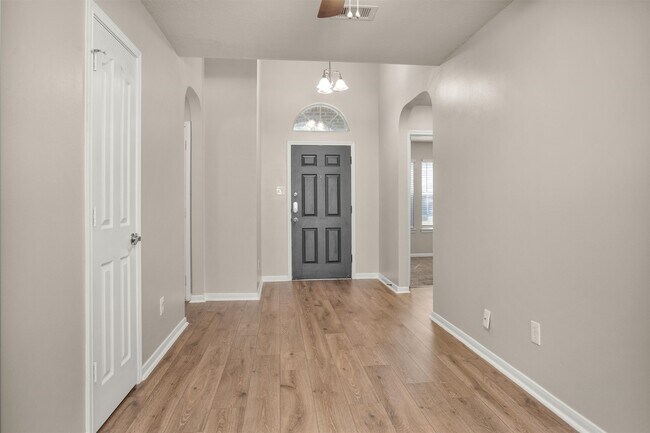 Building Photo - 32102 Decker Oaks Dr