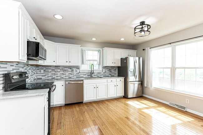 Building Photo - Beautiful 3 Bed, 4 Bath Home in Ephrata