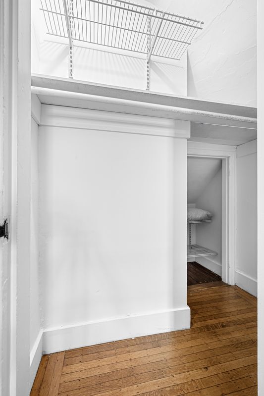 Building Photo - 370 Thayer St