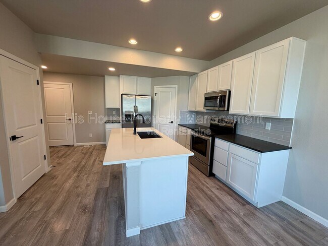 Building Photo - 2640 Brookstone Dr