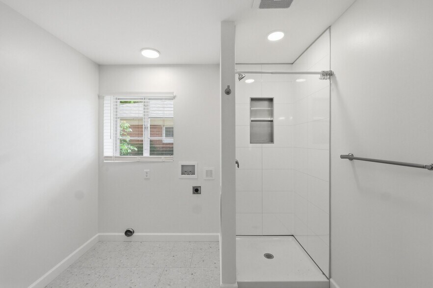 Building Photo - 1358 Juliet Dr