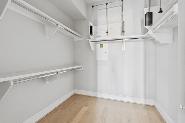 Building Photo - 1005 St Charles St