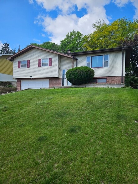 Building Photo - 3010 S 46th Ave