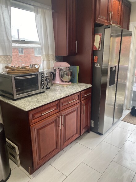 Building Photo - 81-52-81242 242nd St