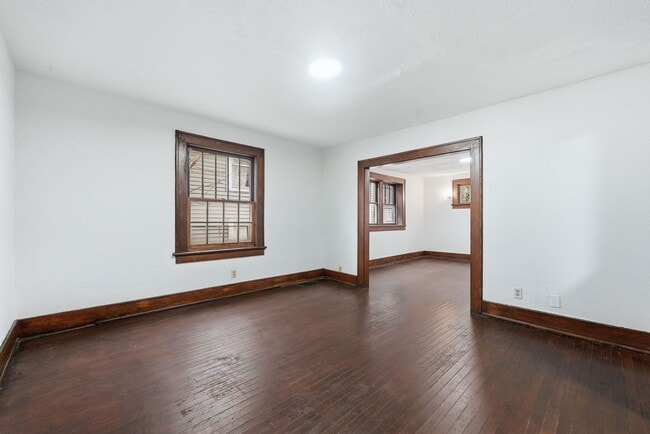Building Photo - Freshly Updated 3BR Home