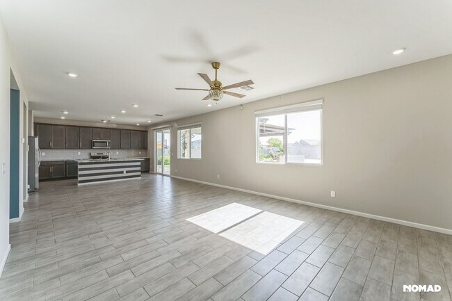 Building Photo - Spacious 5BR House in Casa Grande