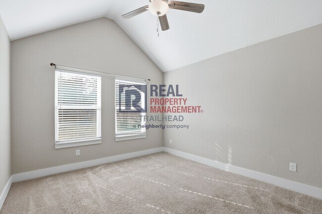 Building Photo - Spacious 3 Bedroom Home in Gated Canyon Creek