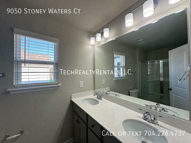 Building Photo - 9050 Stoney Waters Ct