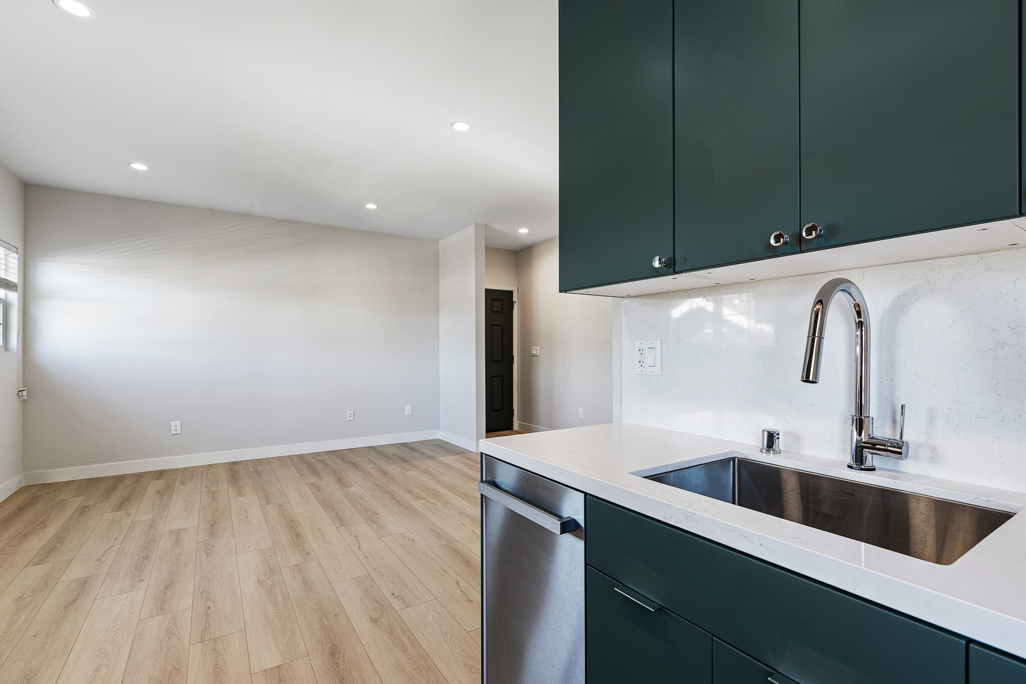 Building Photo - 1429 Edgecliffe Dr