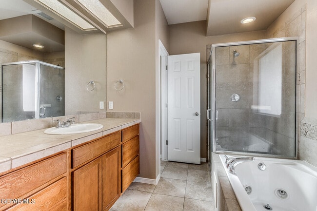 Building Photo - 5819 Redstone Rim Dr