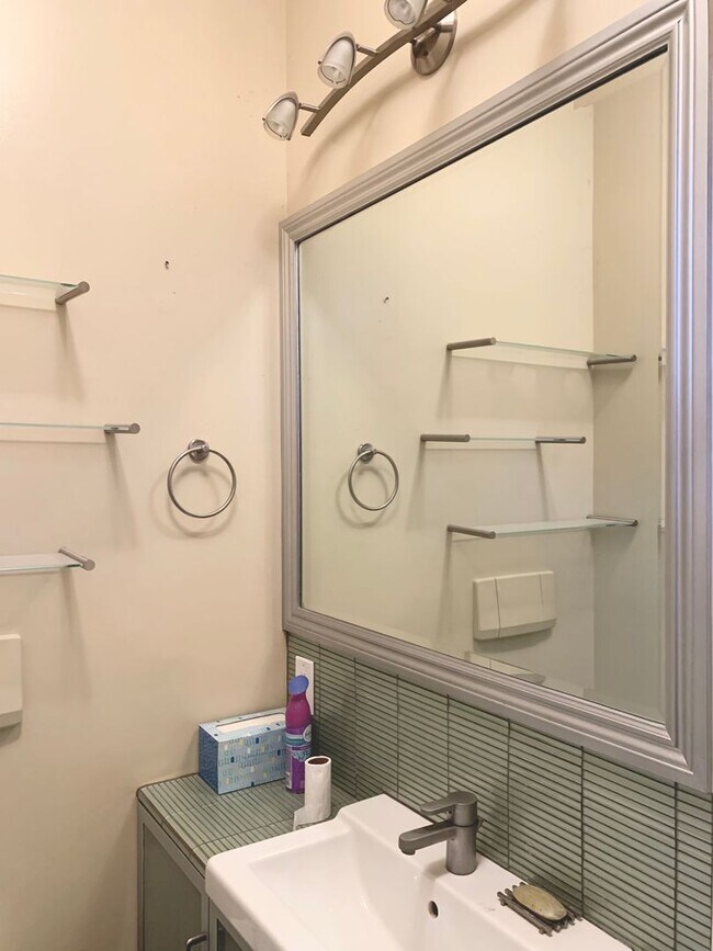 Building Photo - Home-Sweet-Home Vibe in Harper Ave!